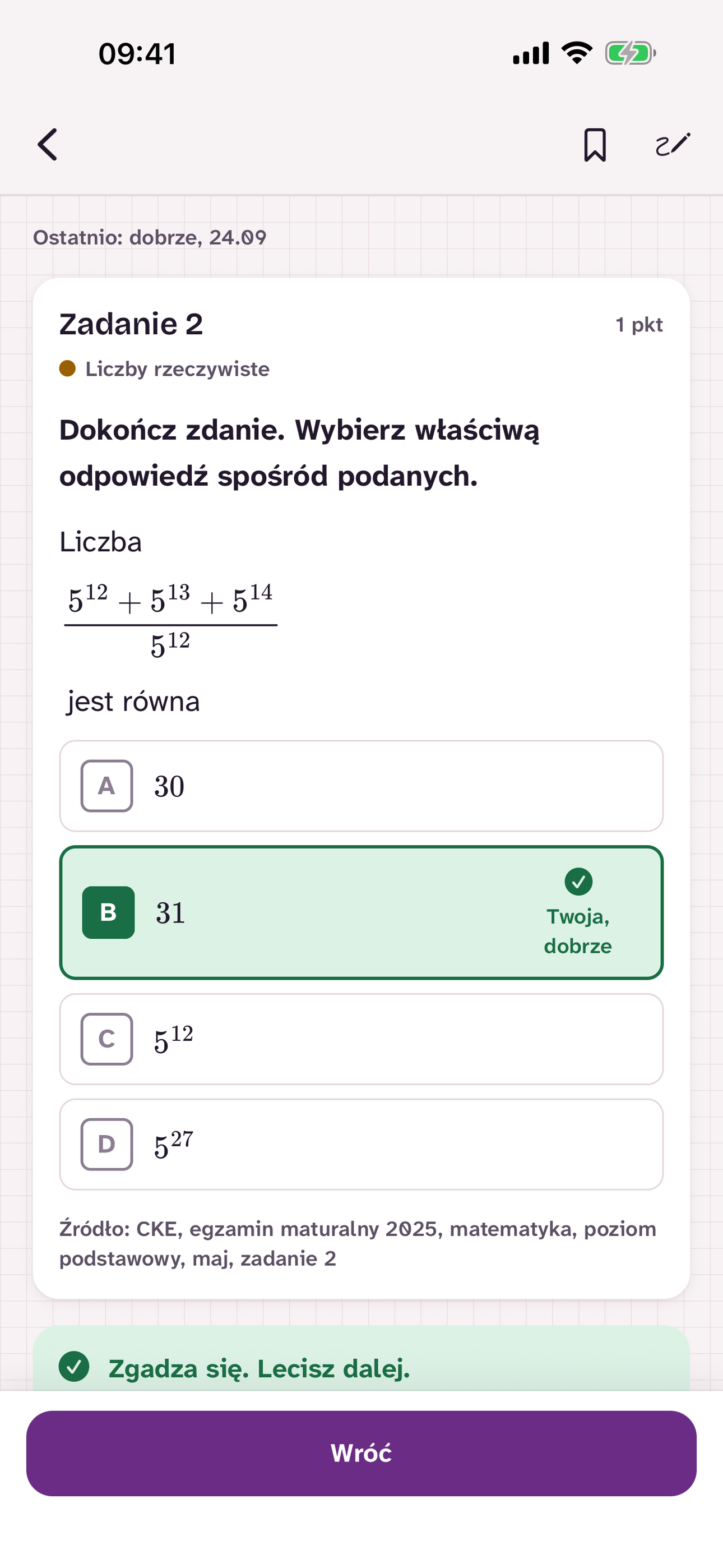 Ekran zadania zamkniętego z matematyki z zaznaczoną poprawną odpowiedzią i krótkim komentarzem.
